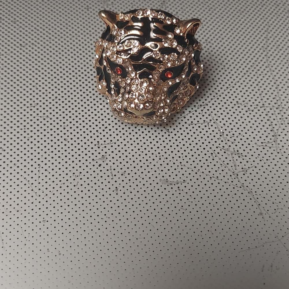 Tiger face rhinestone stretchy ring New without tag sample